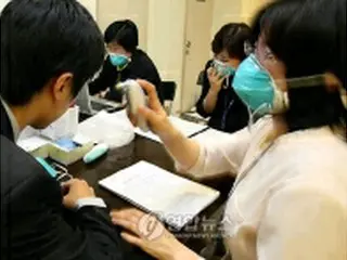 英語講師ら新型インフル集団感染、教育当局も非常体制