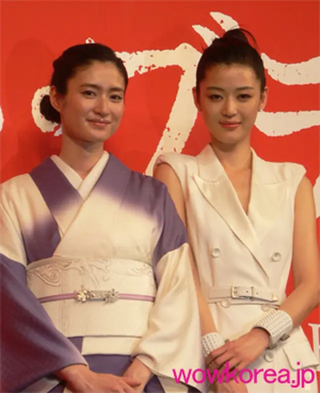 （左から）小雪、チョン・ジヒョン