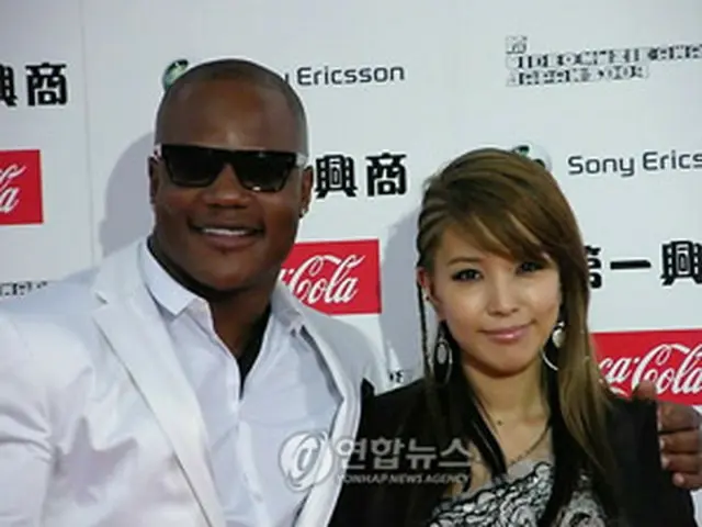 BoA（右）