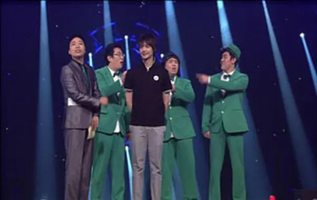 キム・ジュン（中央）