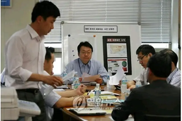 外交通商部で開かれている対策会議＝15日、ソウル（聯合ニュース）