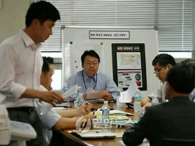 外交通商部で開かれている対策会議＝15日、ソウル（聯合ニュース）