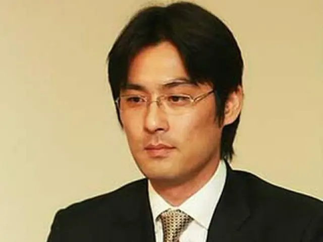 インタビュー中のチョ・ソンミン