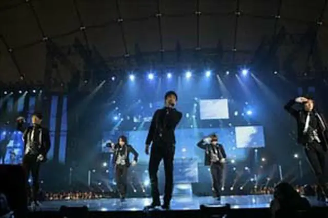 ＜東方神起＞