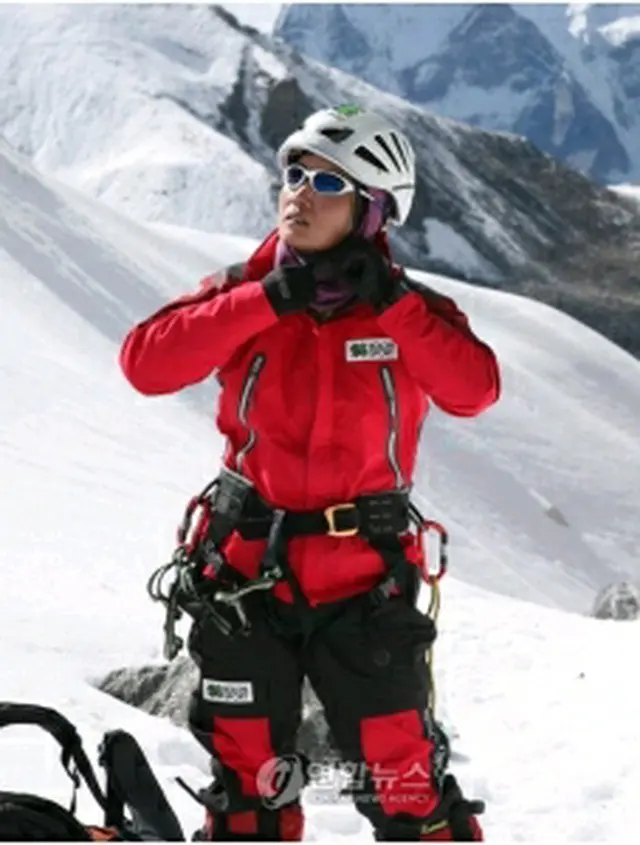 死亡した女性登山家コ・ミヨンさん。写真は2007年シシャパンマ登頂当時＝（聯合ニュース）