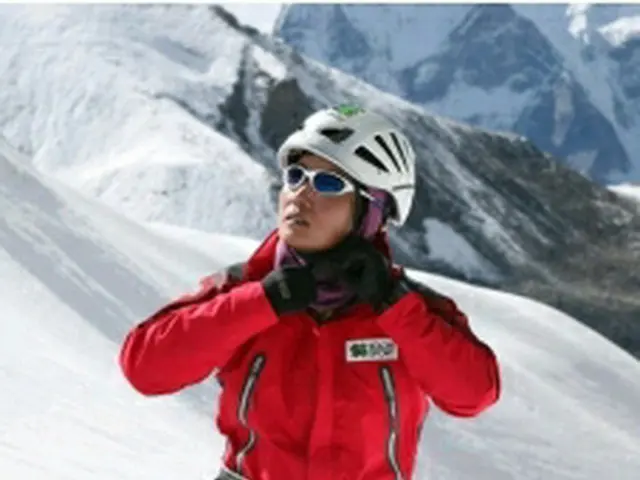 死亡した女性登山家コ・ミヨンさん。写真は2007年シシャパンマ登頂当時＝（聯合ニュース）