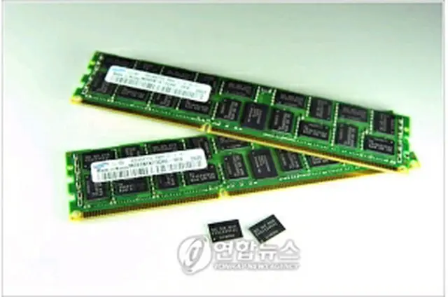 サムスン電子の40ナノDDR3　DRAM製品＝21日、ソウル（聯合ニュース）