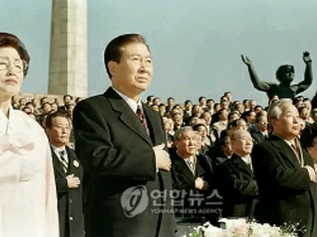 1998年2月、大統領就任式での故金大中大統領と李姫鎬夫人＝（聯合ニュース）