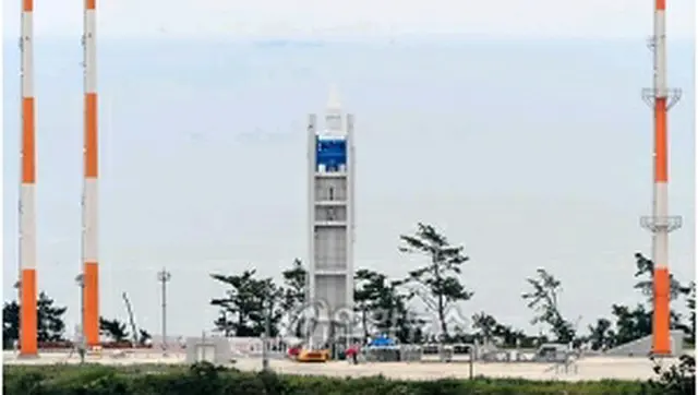 打ち上げサインを待つ羅老号（写真共同取材団）＝23日、高興（聯合ニュース）