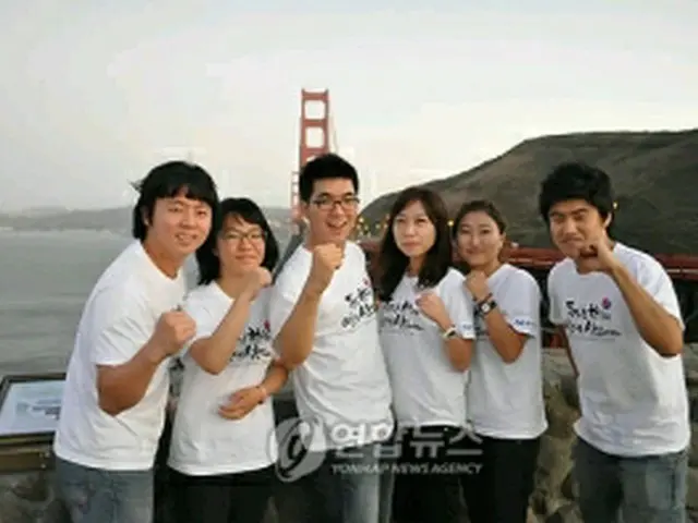 米国入りした独島レーサーのメンバー。20日撮影＝23日、サンフランシスコ（聯合ニュース）