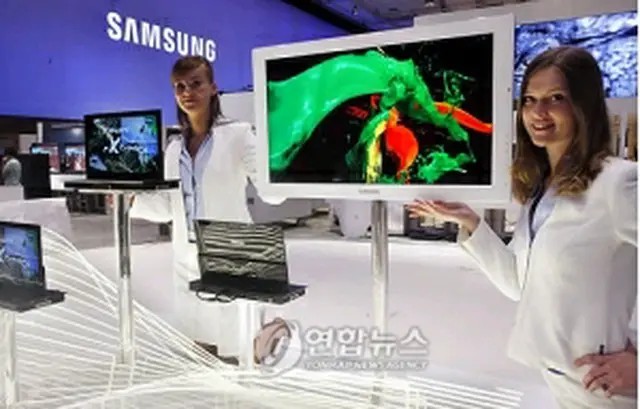 サムスン電子は31インチと14．1インチ有機ELテレビを出品する（写真提供）＝3日、ソウル（聯合ニュース）