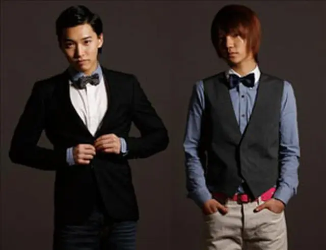 ＜SUPER JUNIOR＞のソンミン（左）イェソン（右）