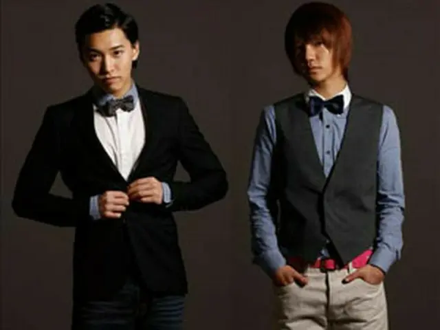 ＜SUPER JUNIOR＞のソンミン（左）イェソン（右）