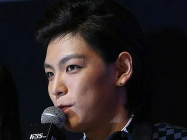 制作発表会であいさつするT．O．P＝5日、ソウル（聯合ニュース）