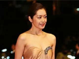 ＜釜山国際映画祭＞レッドカーペットに登場した笛木優子
