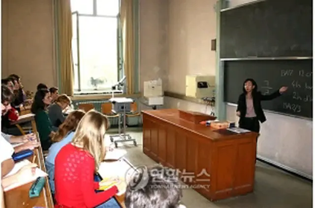 ジュネーブ大学で開設された韓国語講座の授業ようす＝6日、ジュネーブ（聯合ニュース）
