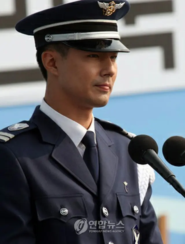 空軍創軍記念式の司会を務めたチョ・インソン