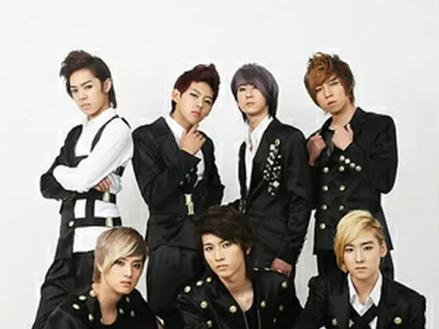 ＜U-KISS＞