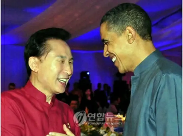 李明博大統領（左）とオバマ米大統領（資料写真）＝（聯合ニュース）