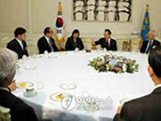 李大統領が日本議員らと懇談「来年を機に関係跳躍」