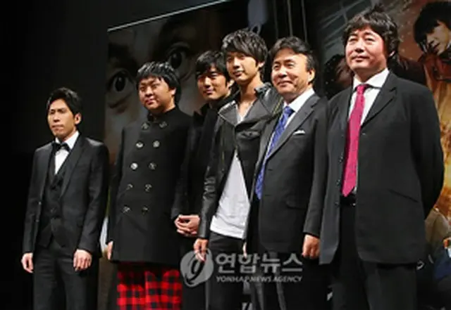 （左から）チョン・ジェフン、ムン・ウォンジュ、チョ・ハンソン、チ・ヒョヌ、パク・ヨンギュ、キム・サンジン監督