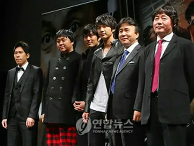 （左から）チョン・ジェフン、ムン・ウォンジュ、チョ・ハンソン、チ・ヒョヌ、パク・ヨンギュ、キム・サンジン監督