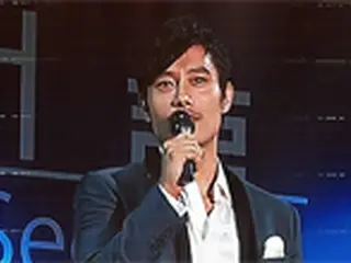 来日したイ・ビョンホン「皆さんの声援で眠気が覚めた」