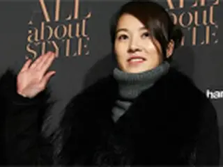 有名スタイリストの出版記念イベントに出席したキム・ソナ