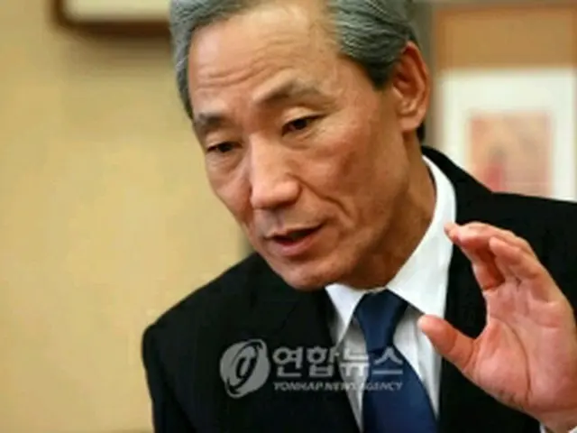 インタビューに応じる金宗フン通商交渉本部長＝4日、ソウル（聯合ニュース）
