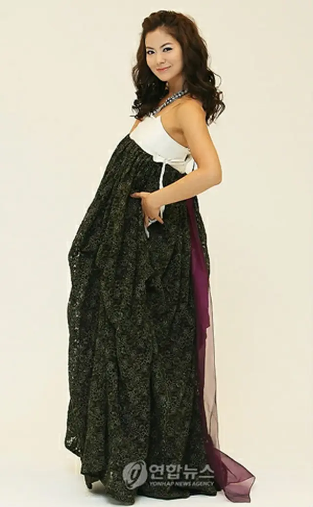 ＜美女たちのおしゃべり＞リエ