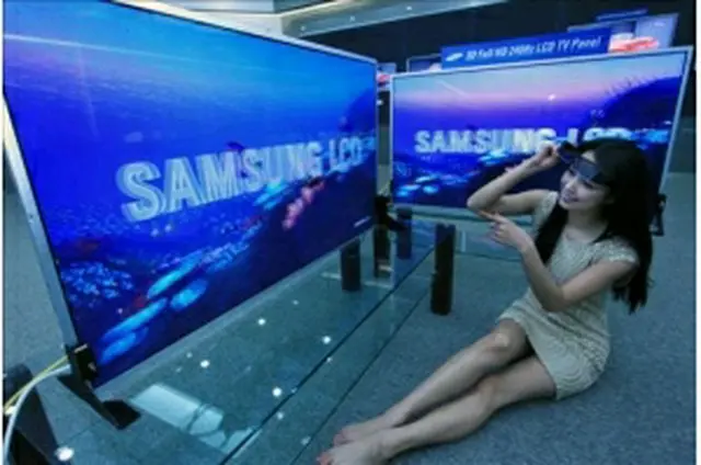 量産に入った３Ｄ液晶テレビ用パネル＝（聯合ニュース）