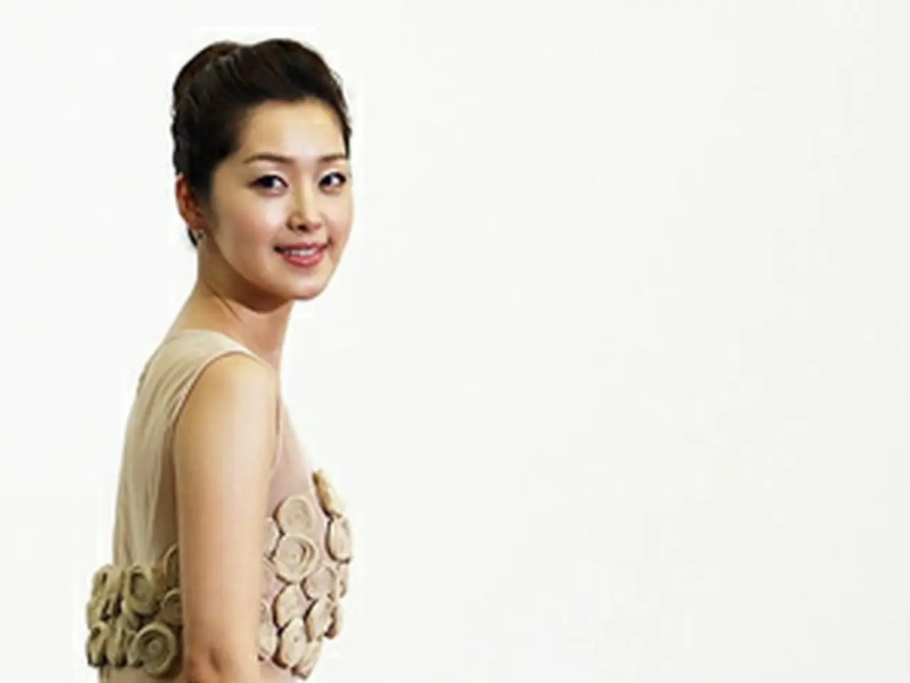 スター画報を撮った笛木優子“セクシー＆キュートに” | wowKorea