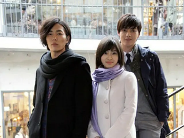 （左から）キム・ジェウク、南沢奈央、キム・ジュン