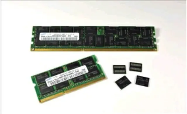 ４ギガビットＤＤＲ３ＤＲＡＭ（右下）と大容量メモリーモジュール製品＝（聯合ニュース）
