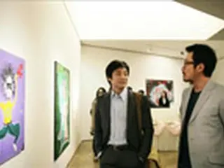 俳優ハ・ジョンウが画家デビュー「無限の可能性をくれた父に感謝」