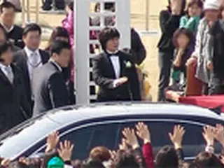アニメ『冬のソナタ』撮影現場を訪問した日本のファンたち