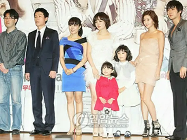 （左から）パク・ヨンスプロデューサー、イ・ヒョヌ、ムン・ジョンヒ、チェリム、キム・ユビン、パン・ジュンソ、パク・ハンビョル、チェ・シウォン