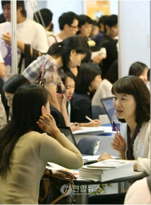 就職相談を受ける女子大学生（資料写真）＝（聯合ニュース）