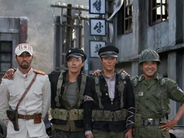 （左から）チャ・スウォン、クォン・サンウ、T.O.P、キム・スンウ