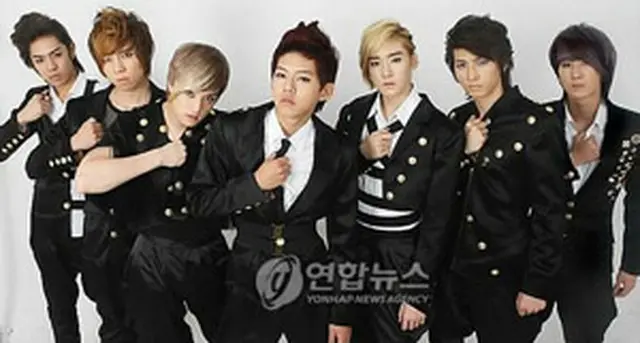 ＜U-KISS＞