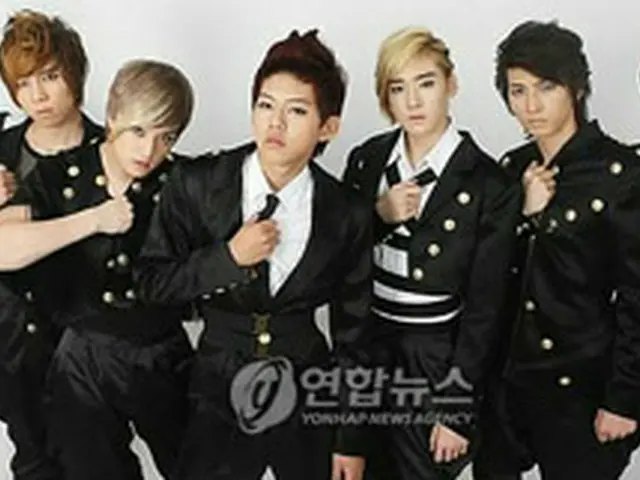 ＜U-KISS＞