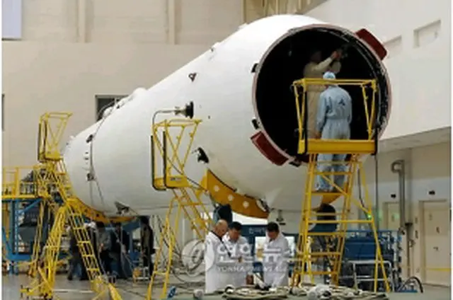総合点検を受ける「羅老」1段目（韓国航空宇宙研究院提供）＝（聯合ニュース）