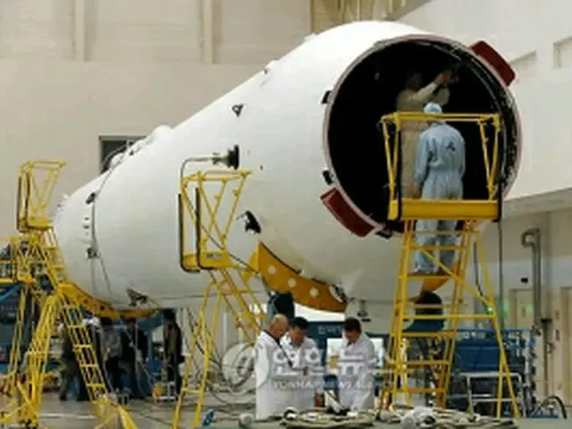 総合点検を受ける「羅老」1段目（韓国航空宇宙研究院提供）＝（聯合ニュース）