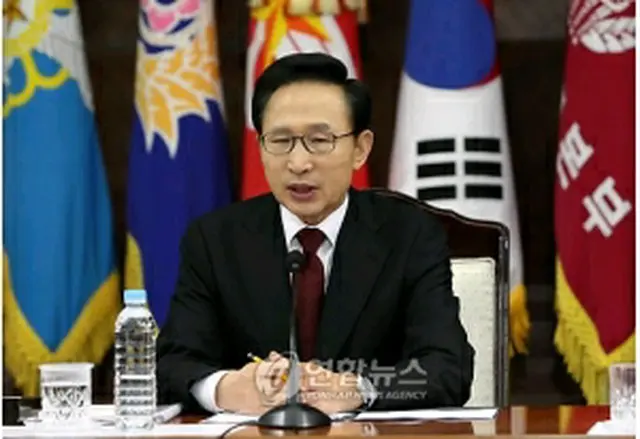 全軍主要指揮官会議で発言する李明博大統領＝4日、ソウル（聯合ニュース）