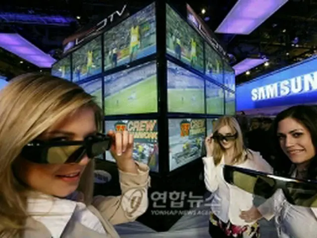 3D対応テレビなど最新製品の並ぶサムスン電子の展示ブース（提供写真）＝25日、ソウル（聯合ニュース）