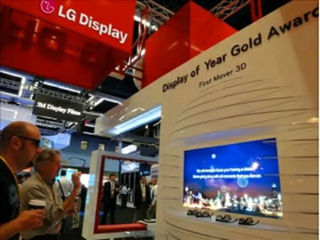 金賞を受賞したフルＨＤ・４７インチの３Ｄ液晶パネル＝（聯合ニュース）