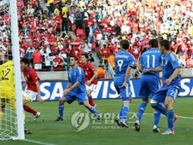 李正秀の先制ゴール＝12日、ポート・エリザベス（聯合ニュース）