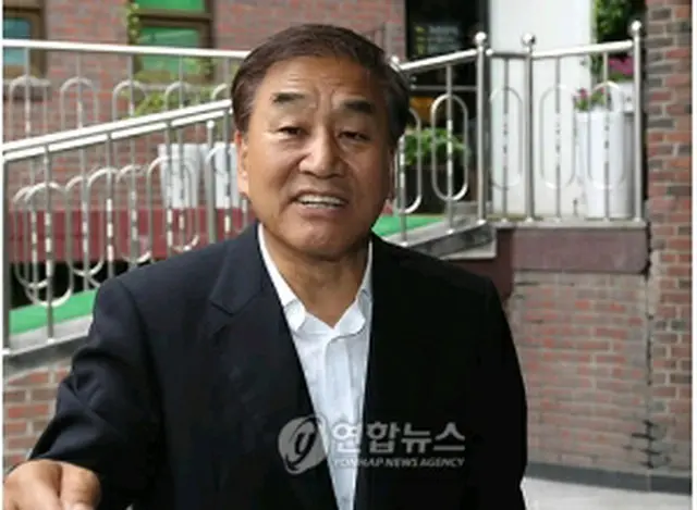 特任長官に内定した李在五氏＝8日、ソウル（聯合ニュース）