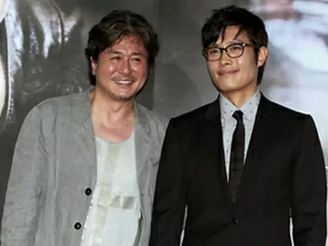 （左から）チェ・ミンシク、イ・ビョンホン