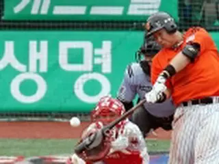 李大浩が9試合連続本塁打達成、世界記録を更新